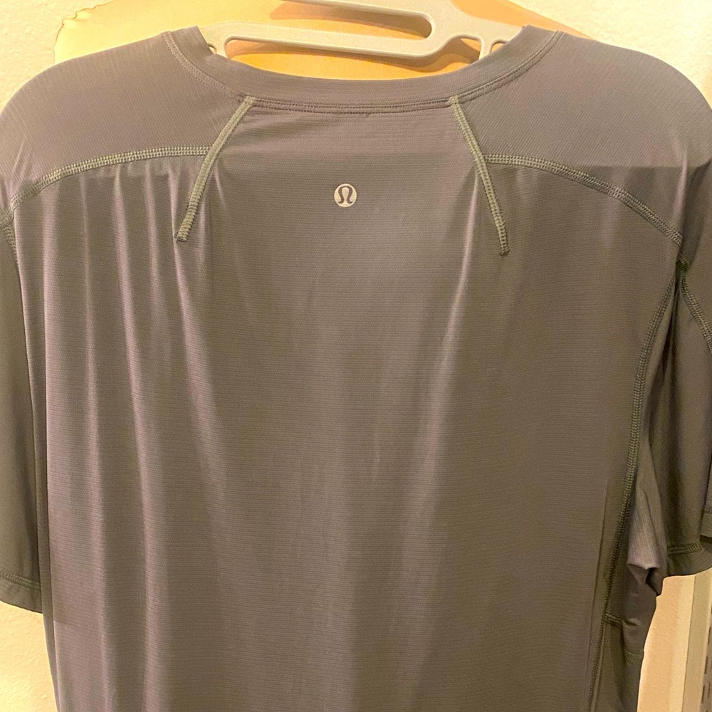 Men’s Grey Lulu Lemon Athletic Shirt